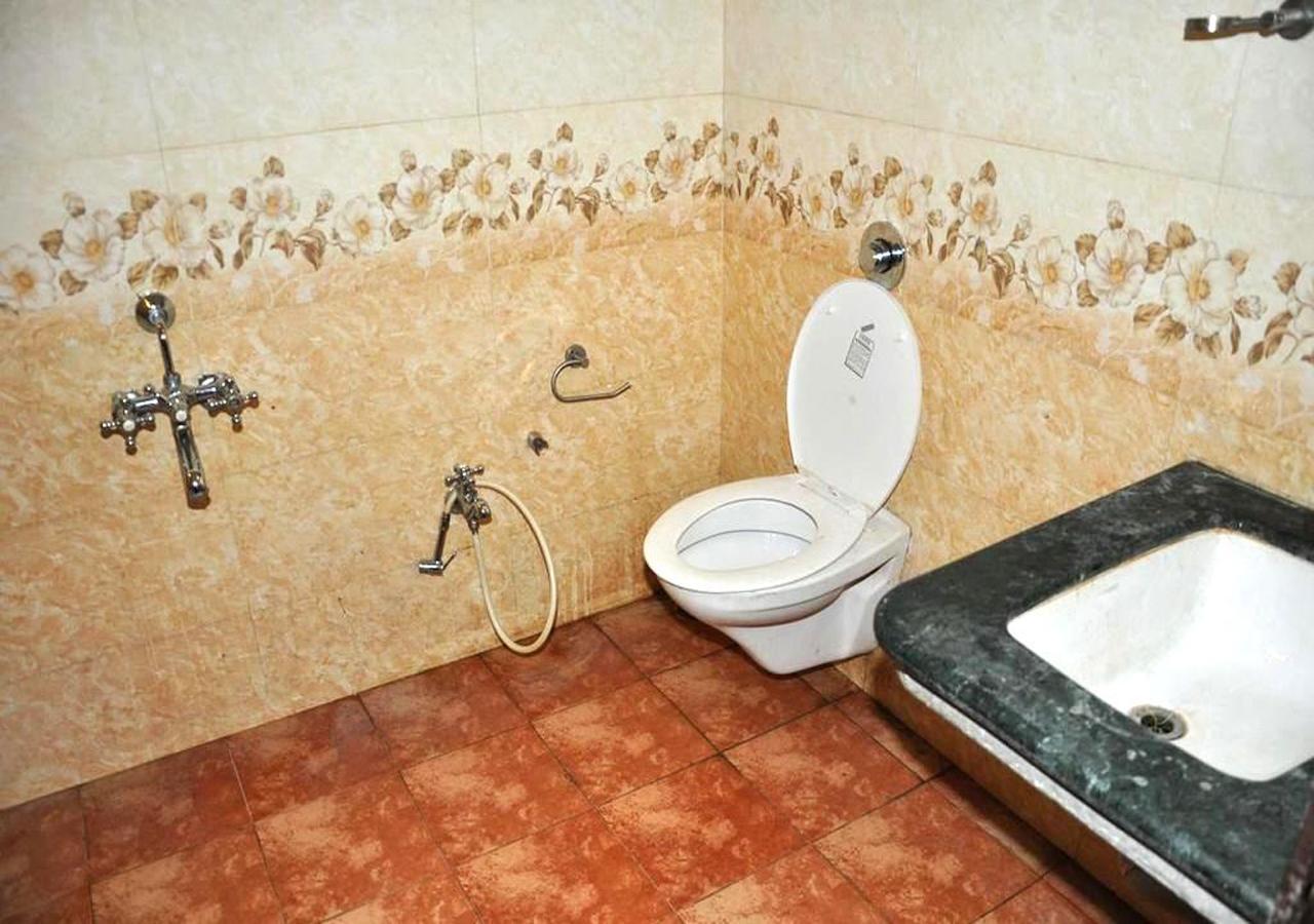 Hotel Three G Ширді Екстер'єр фото