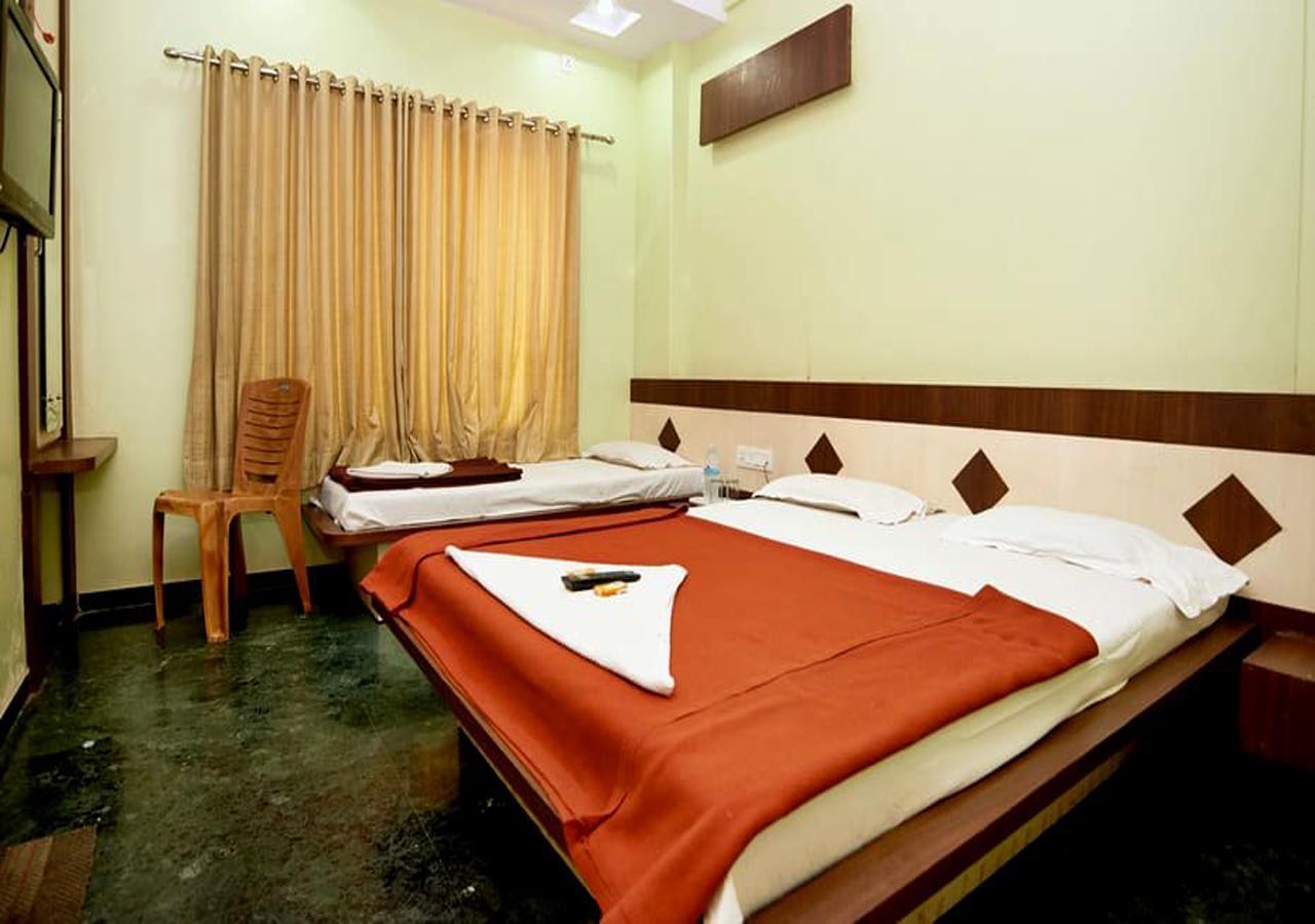 Hotel Three G Ширді Екстер'єр фото