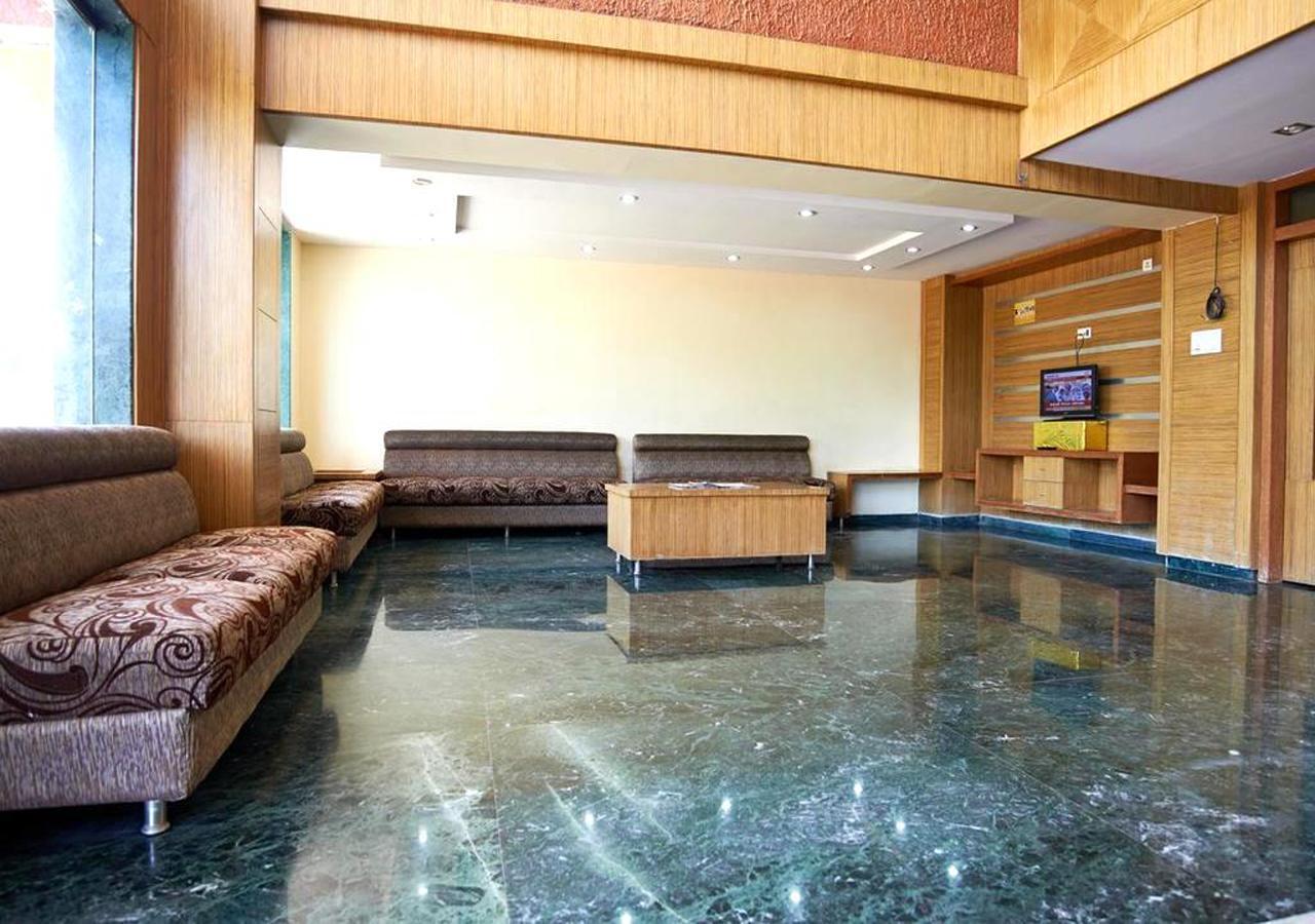 Hotel Three G Ширді Екстер'єр фото
