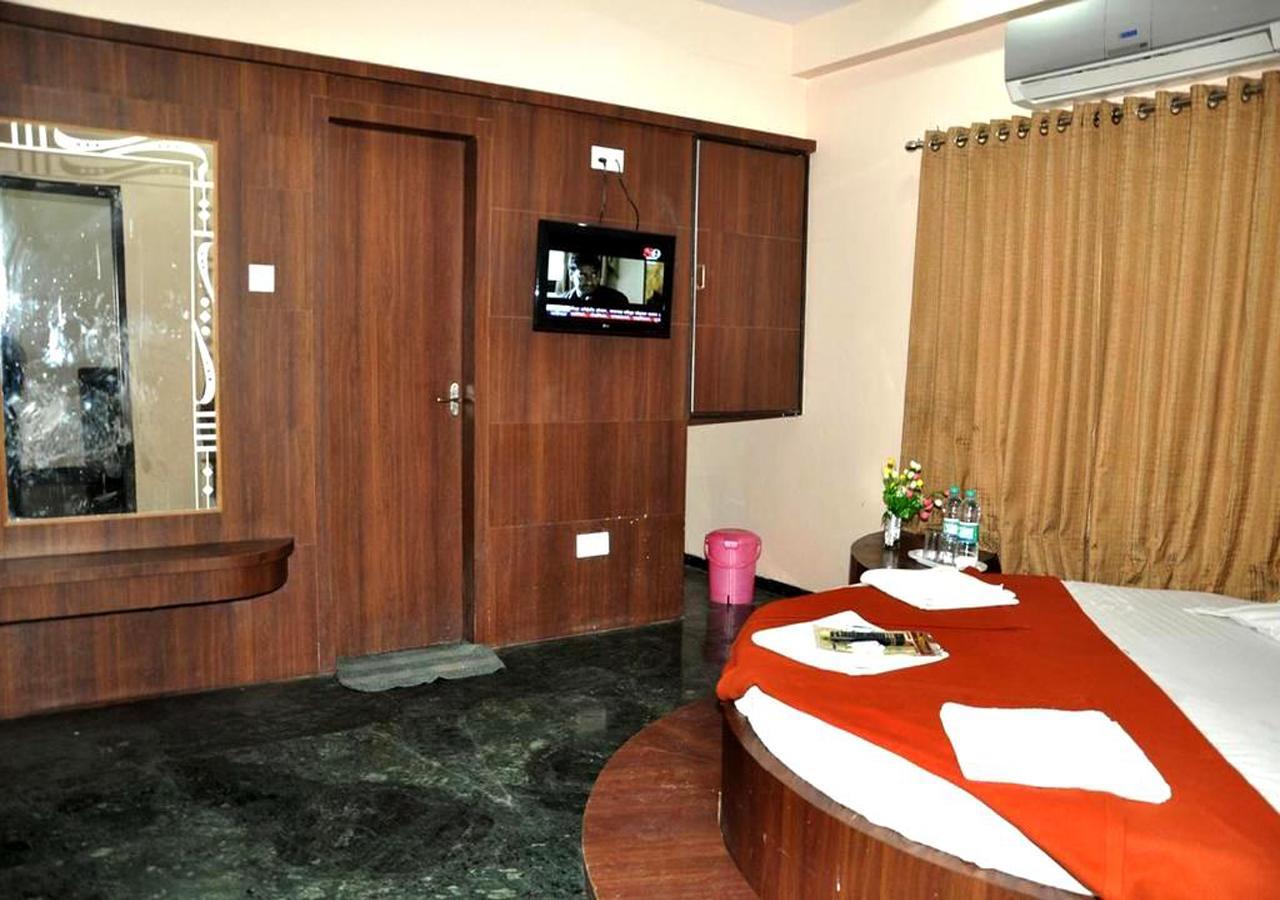 Hotel Three G Ширді Екстер'єр фото