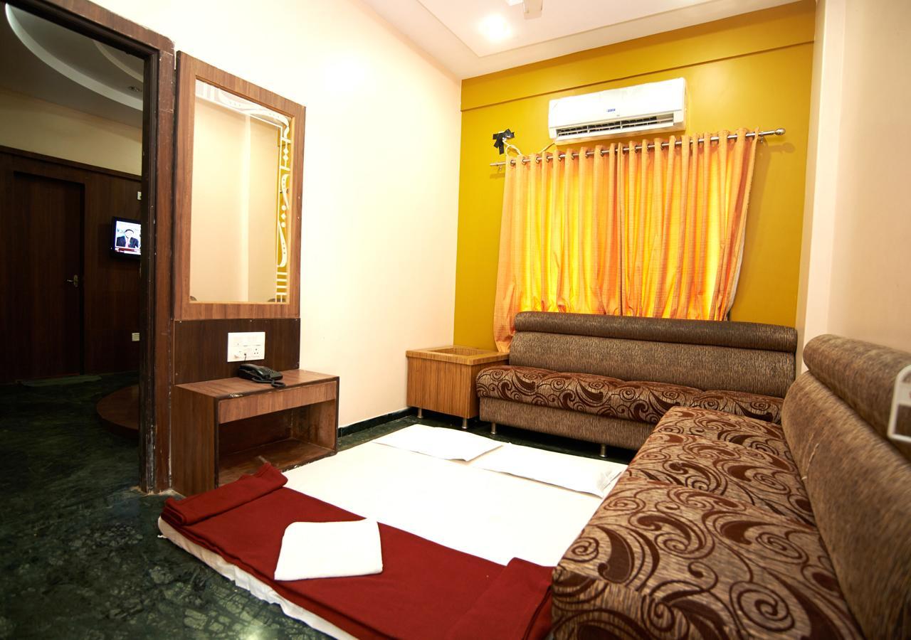 Hotel Three G Ширді Екстер'єр фото
