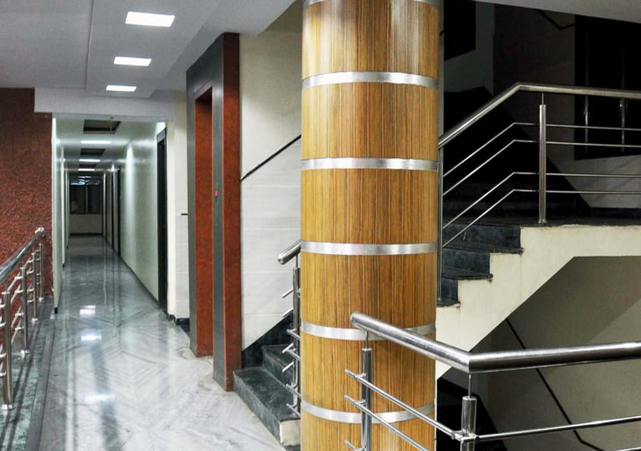 Hotel Three G Ширді Екстер'єр фото