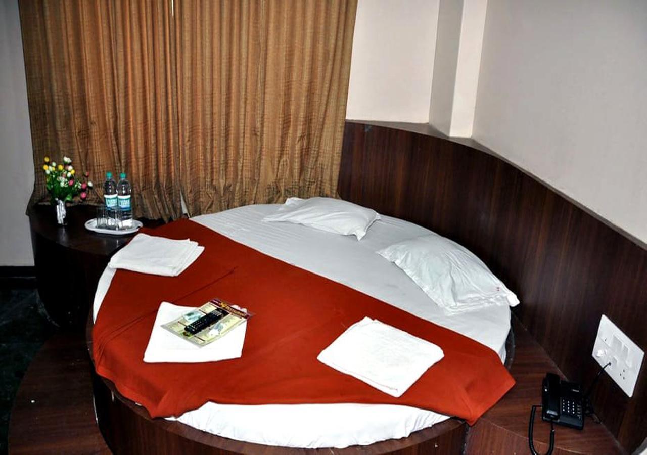 Hotel Three G Ширді Екстер'єр фото