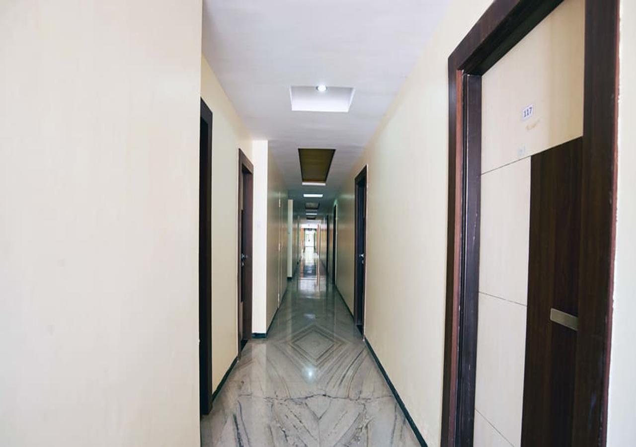 Hotel Three G Ширді Екстер'єр фото