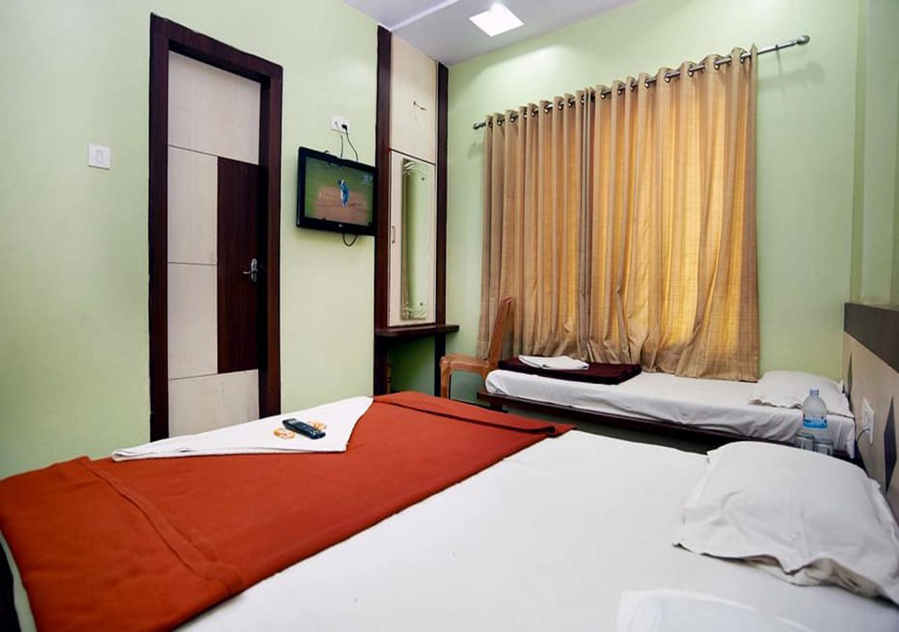 Hotel Three G Ширді Екстер'єр фото