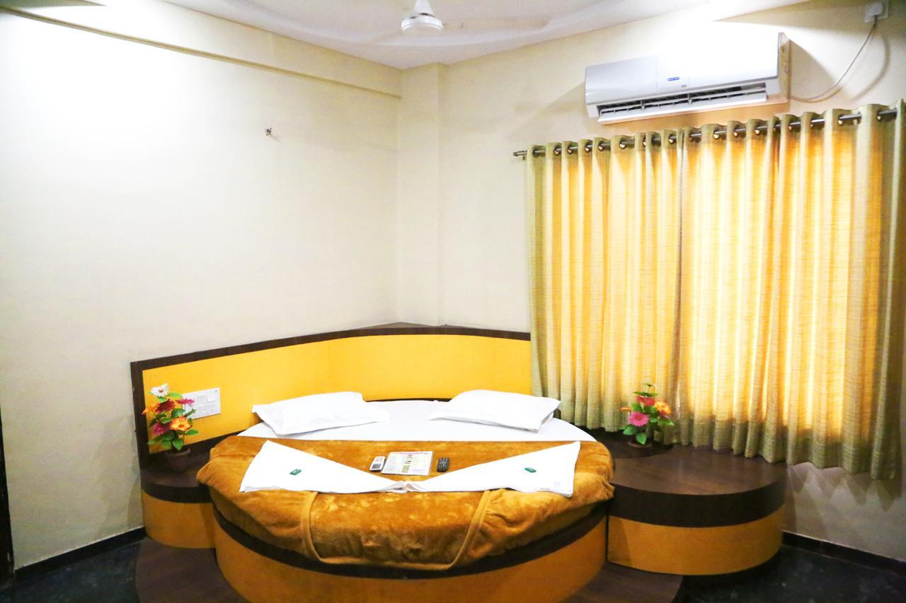 Hotel Three G Ширді Екстер'єр фото